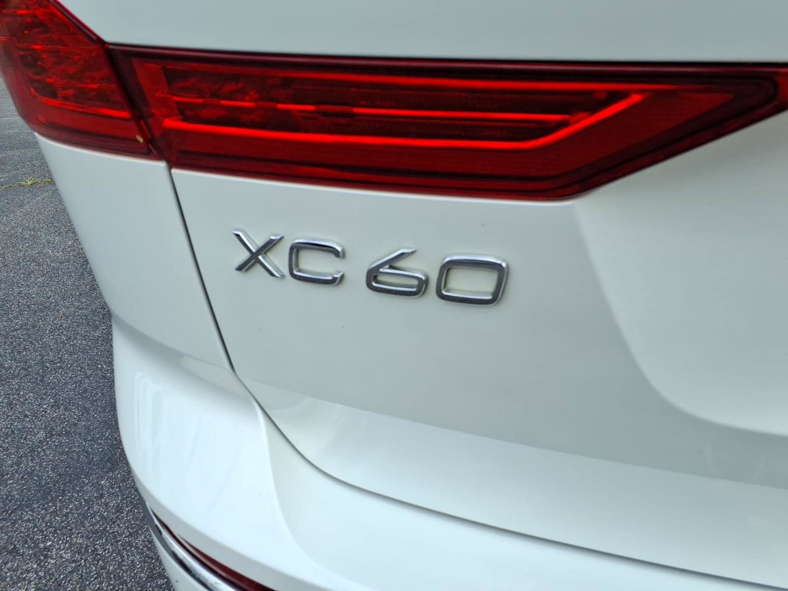 Used 2019 Volvo XC60 T5 Inscription w/ Protection Package FWD image 5