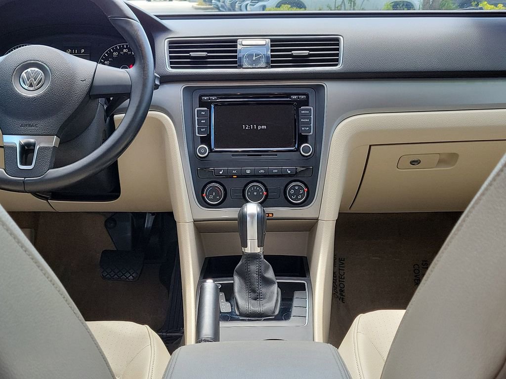 Used 2015 Volkswagen Passat 1.8T Limited Edition image 15