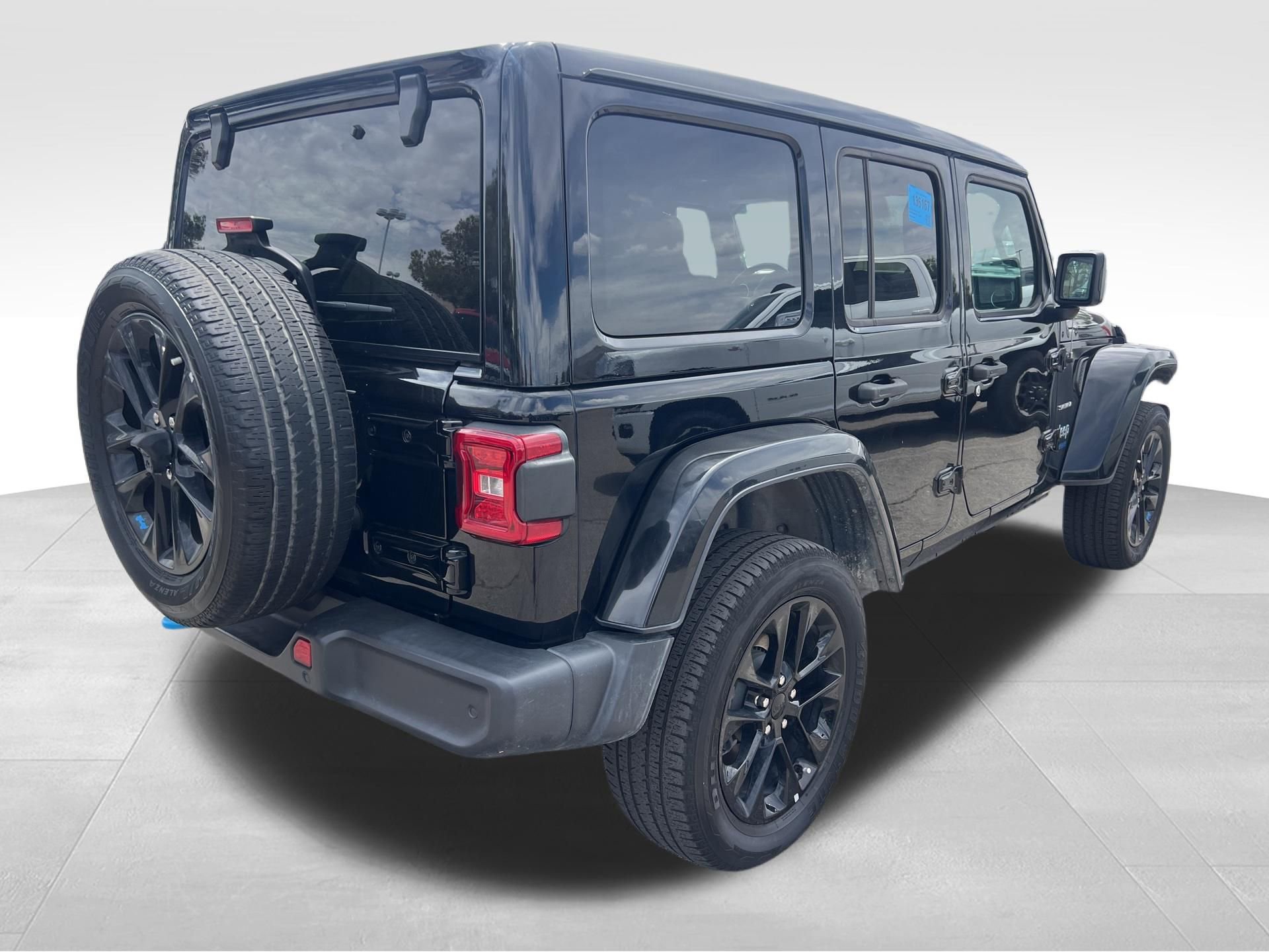 Used 2022 Jeep Wrangler Unlimited Sahara w/ Cold Weather Group AWD/4WD image 5