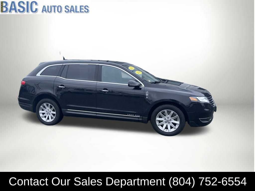 Used 2019 Lincoln MKT AWD image 2