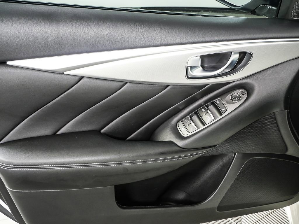 Used 2019 INFINITI Q50 Luxe w/ Essential Package (3.0T Luxe) image 6