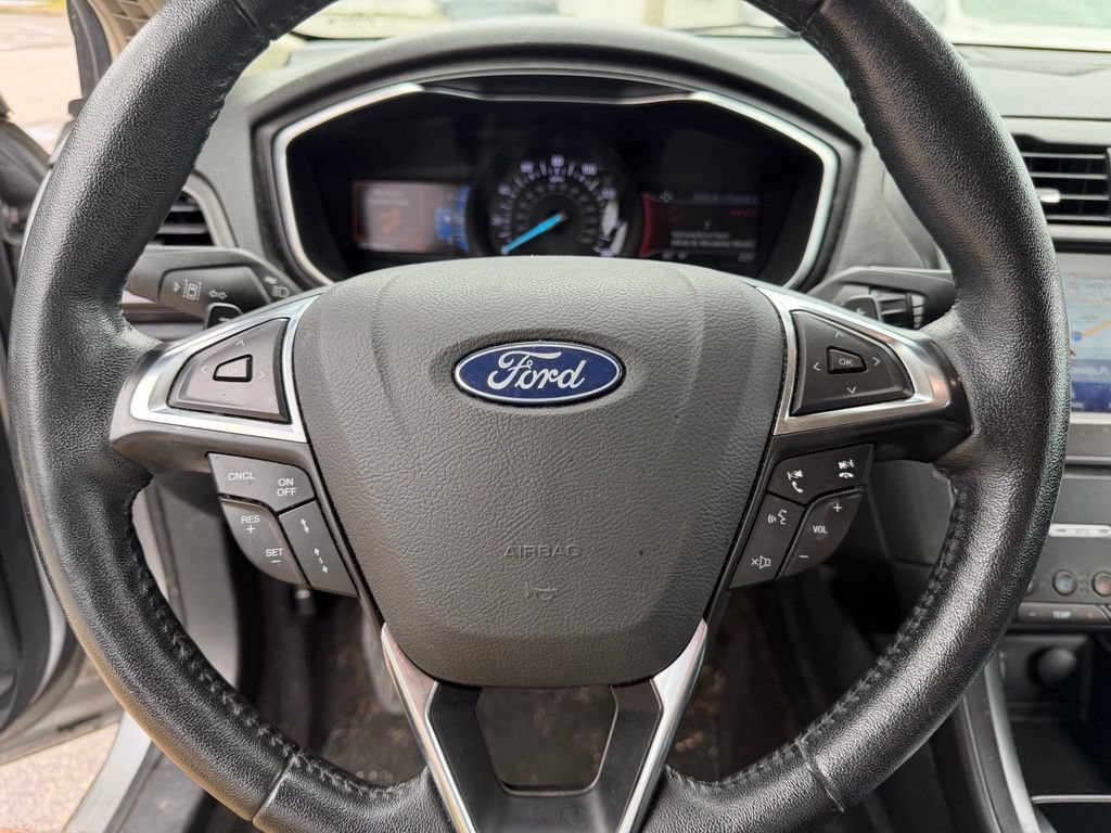 Used 2020 Ford Fusion Titanium AWD/4WD image 23