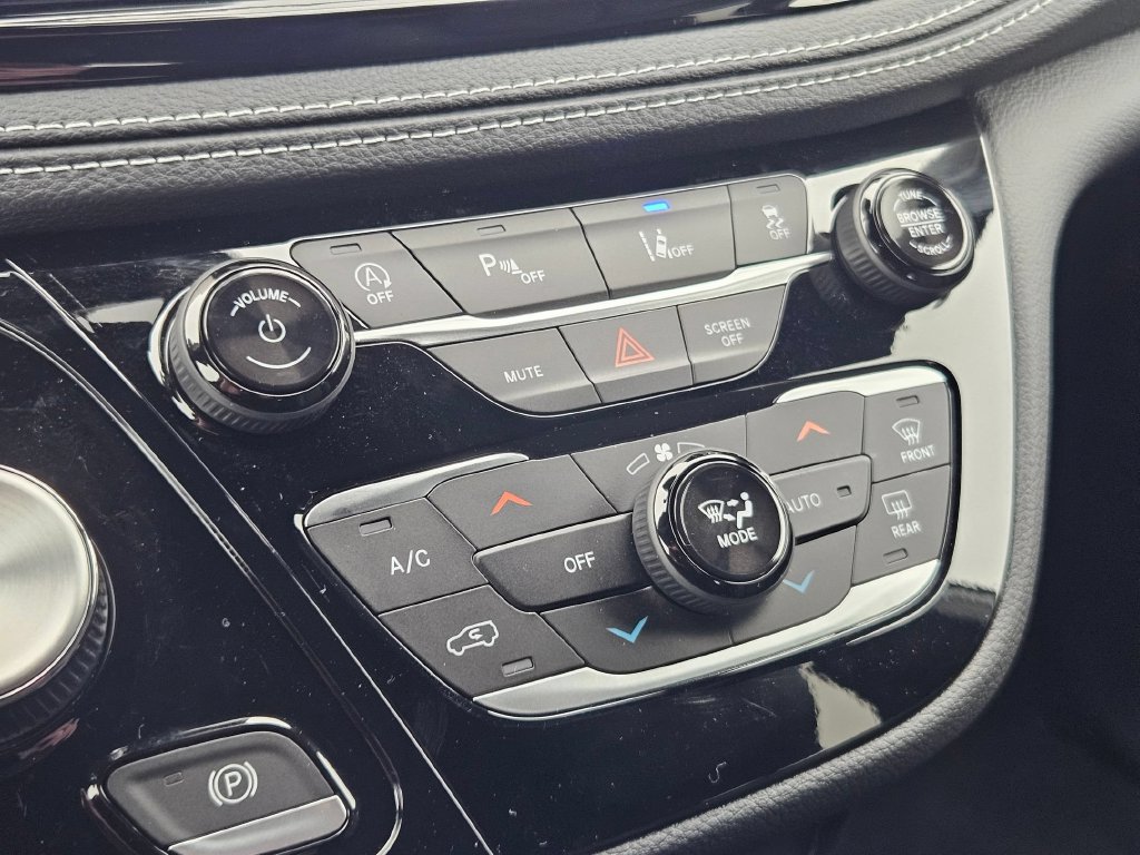 New 2026 Chrysler Pacifica Select AWD/4WD image 33