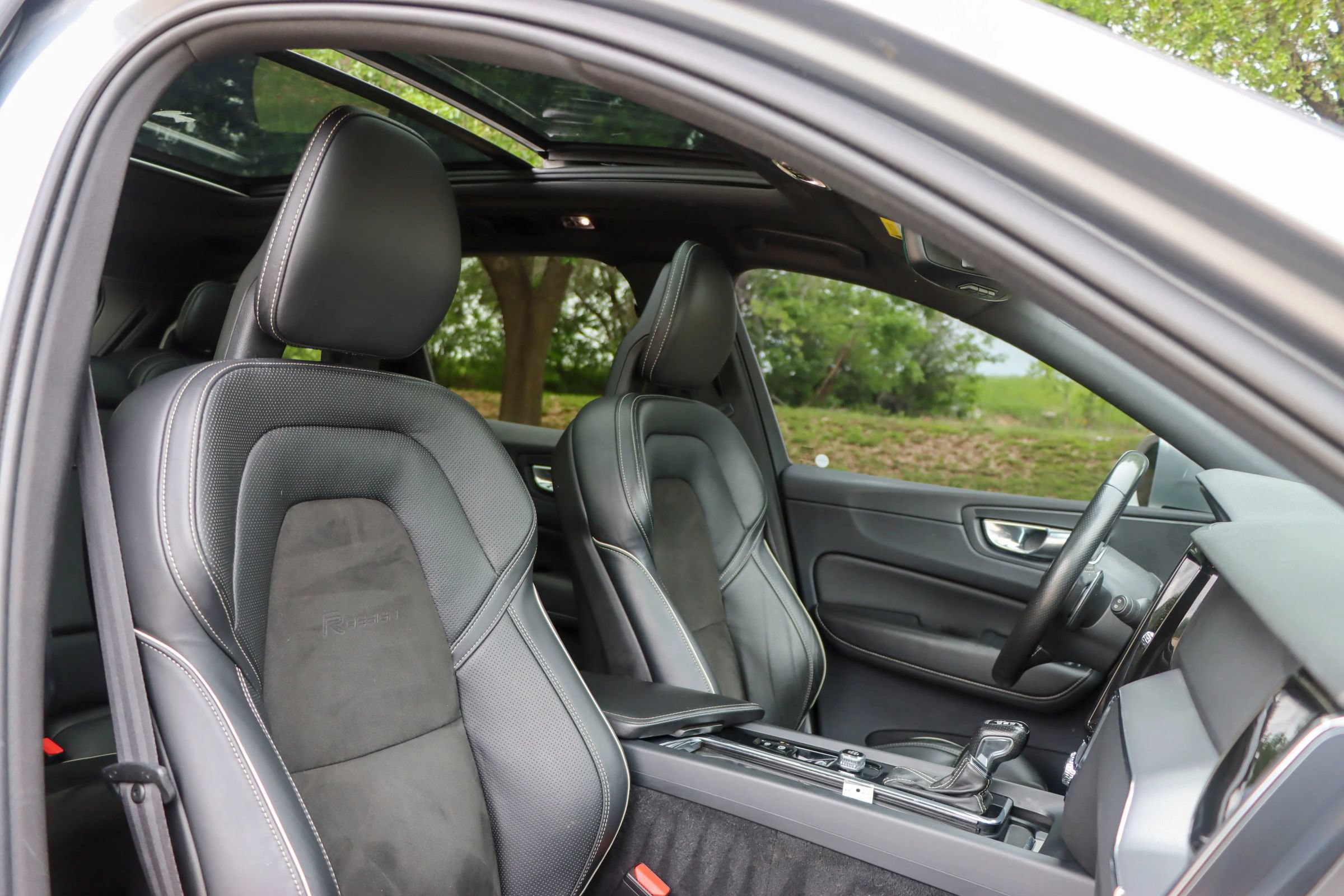 Used 2018 Volvo XC60 T5 R-Design w/ Convenience Package AWD/4WD image 21