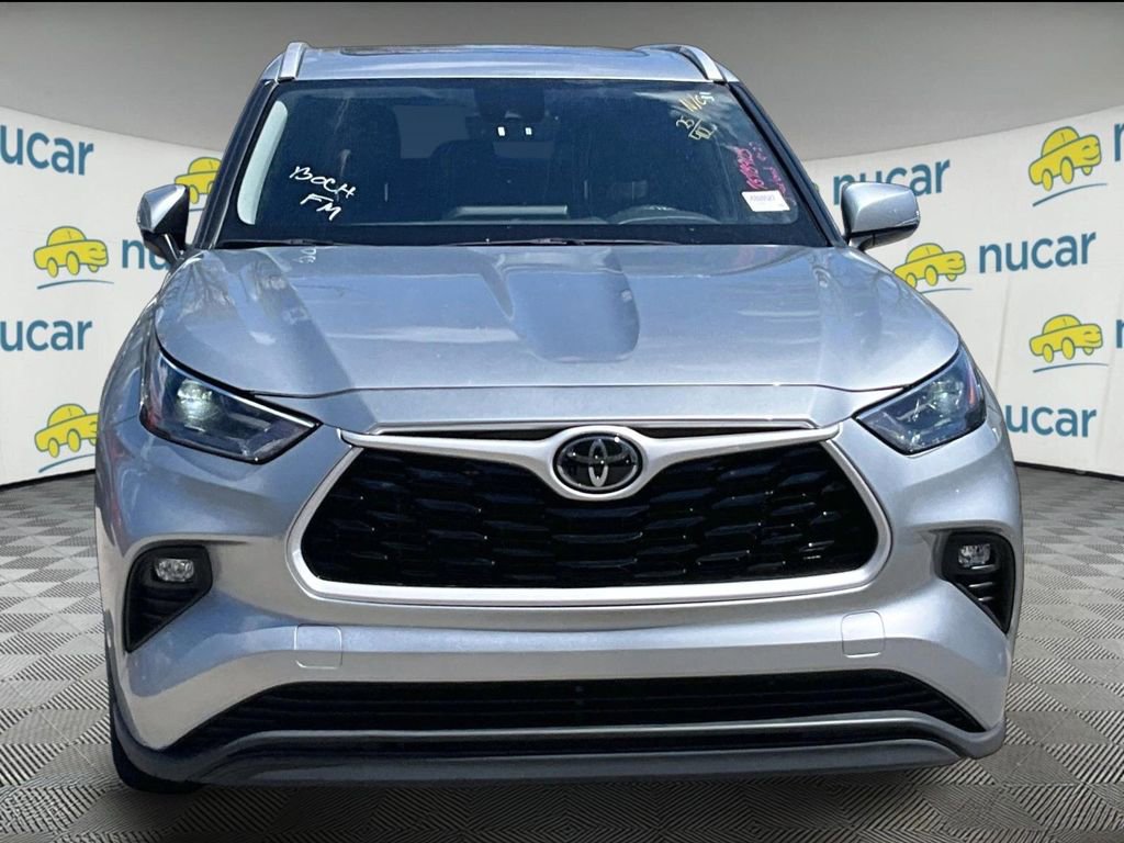Certified 2025 Toyota Highlander XLE AWD/4WD image 2