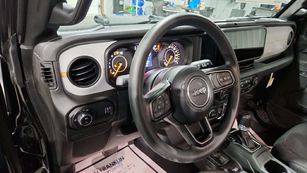 New 2026 Jeep Gladiator Sport AWD/4WD image 18