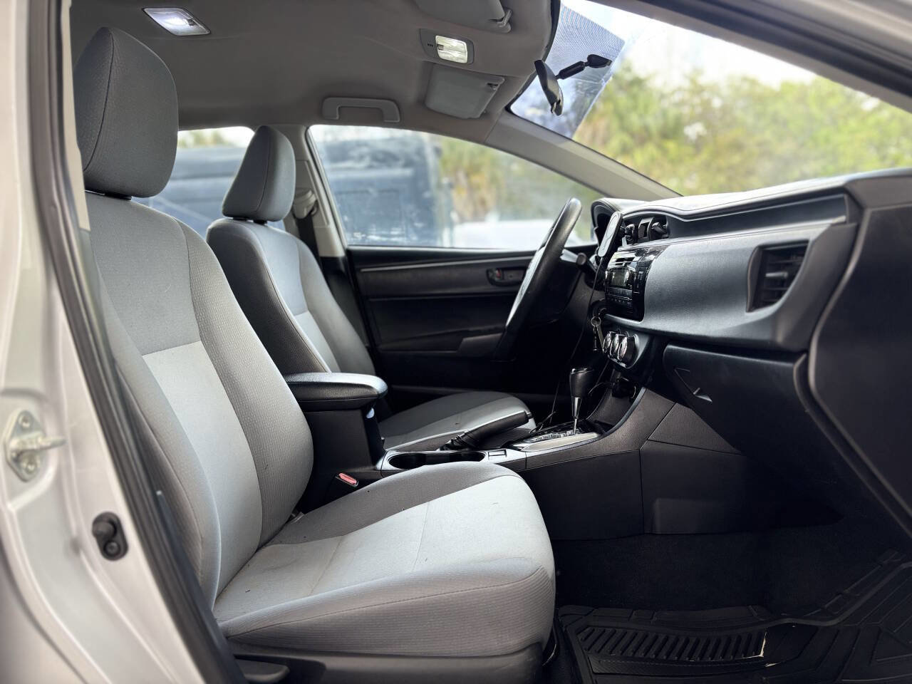 Used 2015 Toyota Corolla L image 29