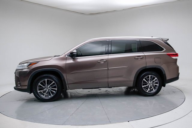 Used 2018 Toyota Highlander XLE image 2