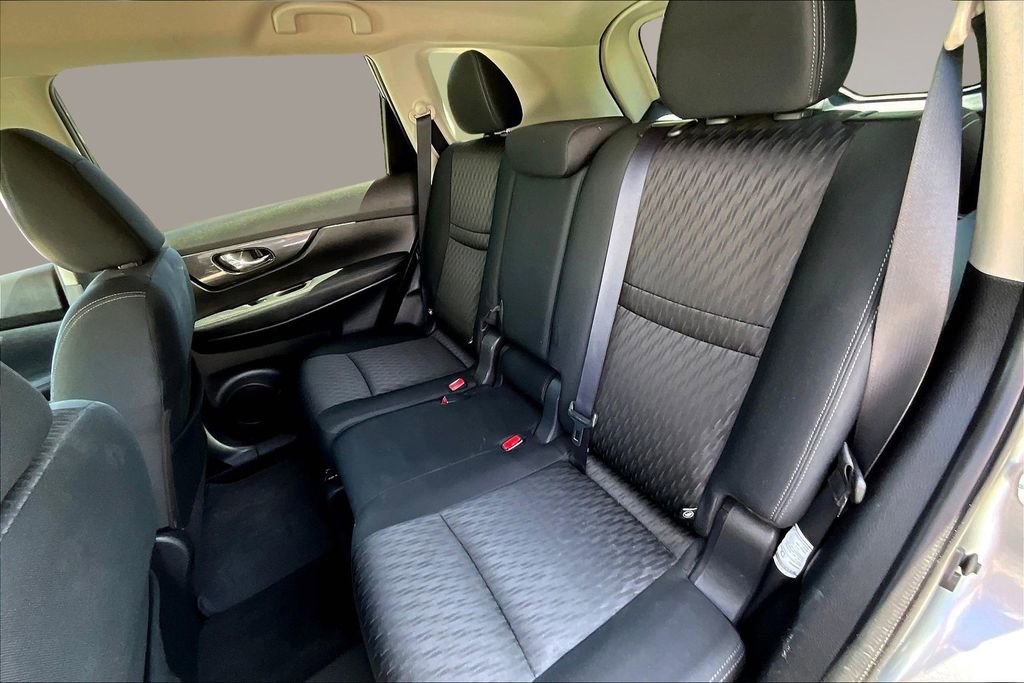 Used 2018 Nissan Rogue SV w/ Premium Package image 21