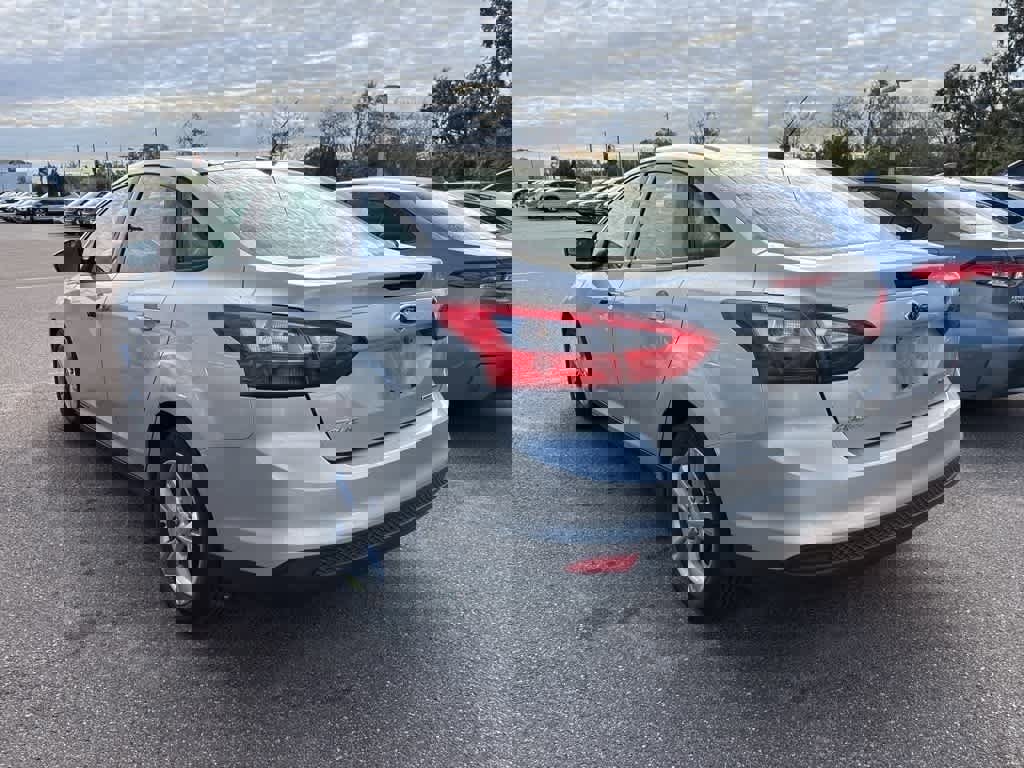 Used 2013 Ford Focus SE image 2
