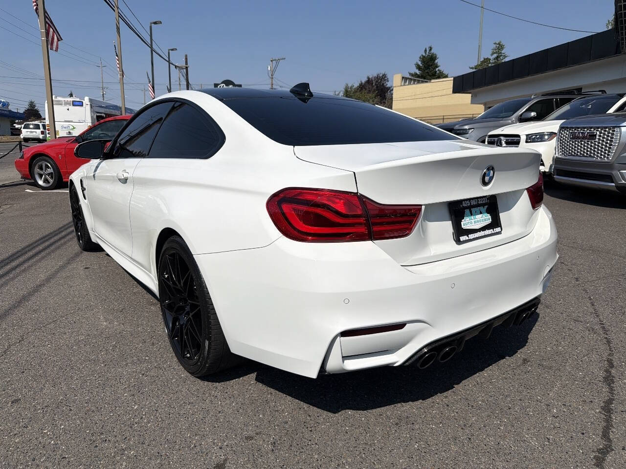 Used 2018 BMW M4 Coupe w/ Competition Package RWD image 5
