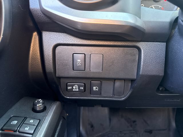 Used 2020 Toyota Tacoma SR5 AWD/4WD image 28
