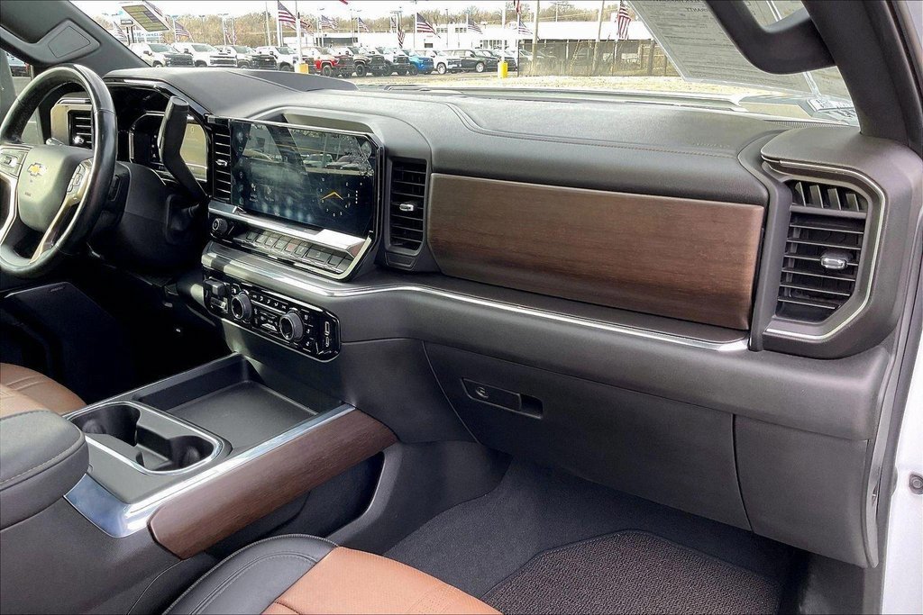 Used 2024 Chevrolet Silverado 3500 High Country w/ Technology Package image 18