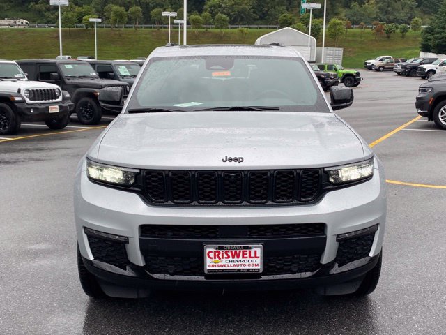 Used 2025 Jeep Grand Cherokee L Limited w/ Luxury Tech Group II AWD/4WD image 8