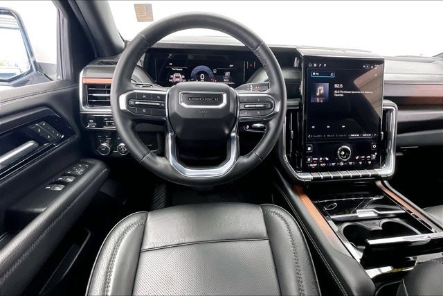 Used 2025 GMC Yukon XL Denali image 4
