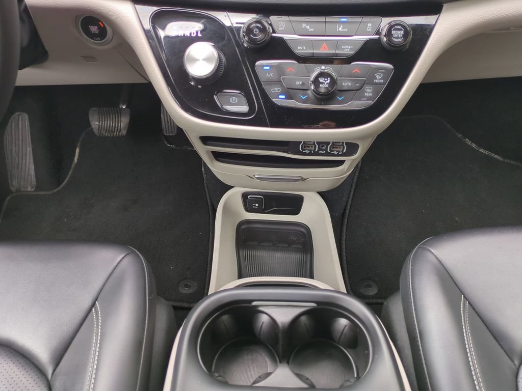 Used 2024 Chrysler Pacifica Touring-L FWD image 22