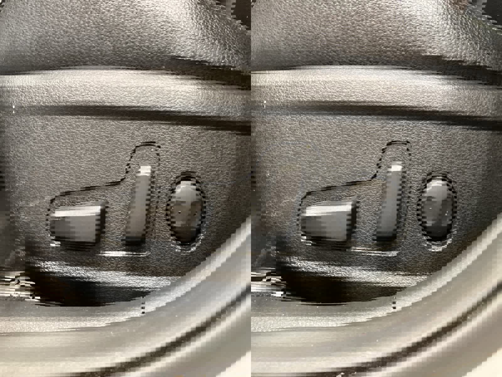 Used 2017 Kia Cadenza Premium w/ Luxury Package image 13