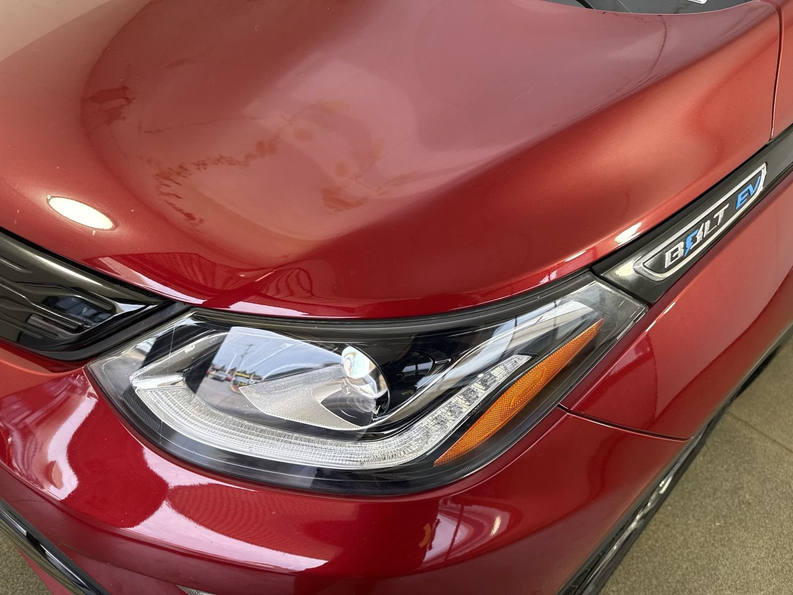Used 2020 Chevrolet Bolt Premier w/ Infotainment Package FWD image 28