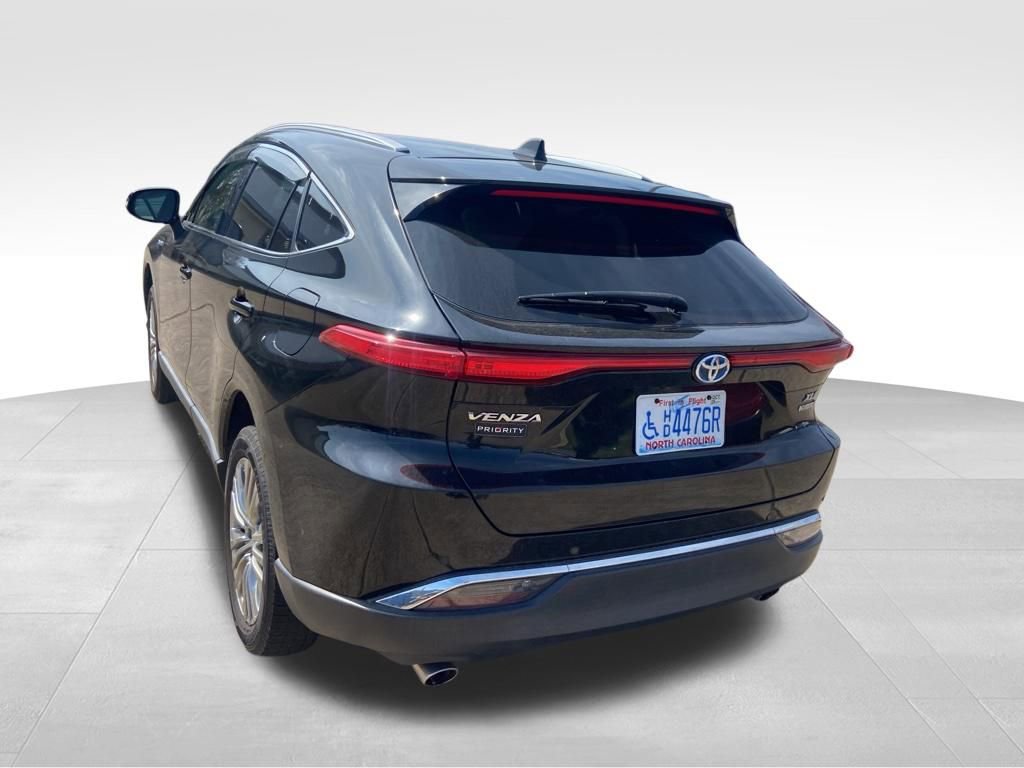 Used 2021 Toyota Venza XLE w/ Softex Package image 16