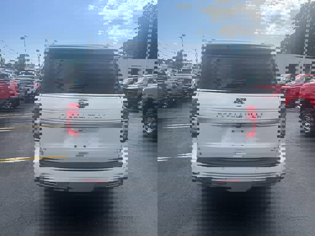 Used 2024 Ford Expedition Max XLT image 6