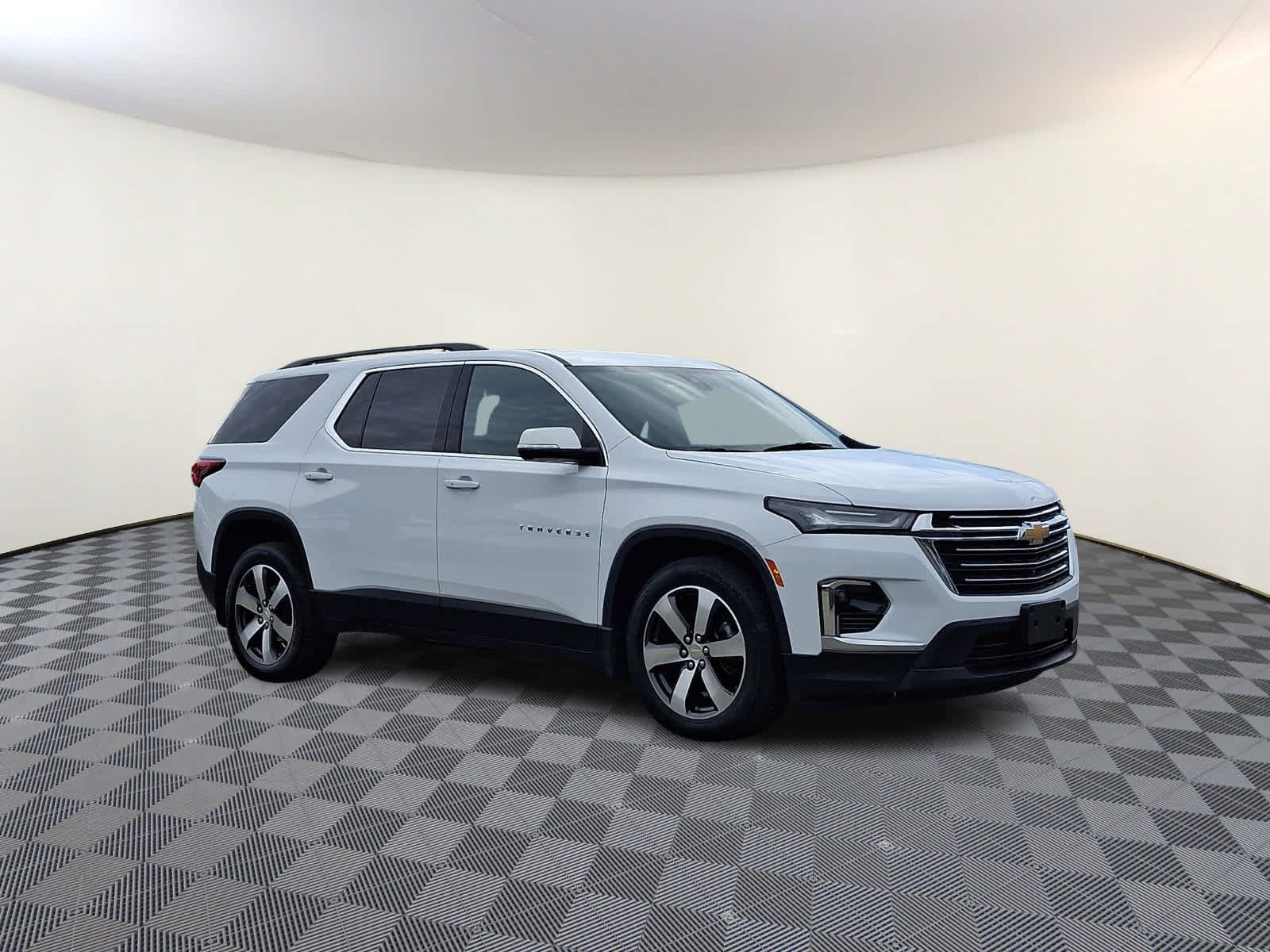 Used 2023 Chevrolet Traverse LT w/ LT Premium Package AWD/4WD image 4