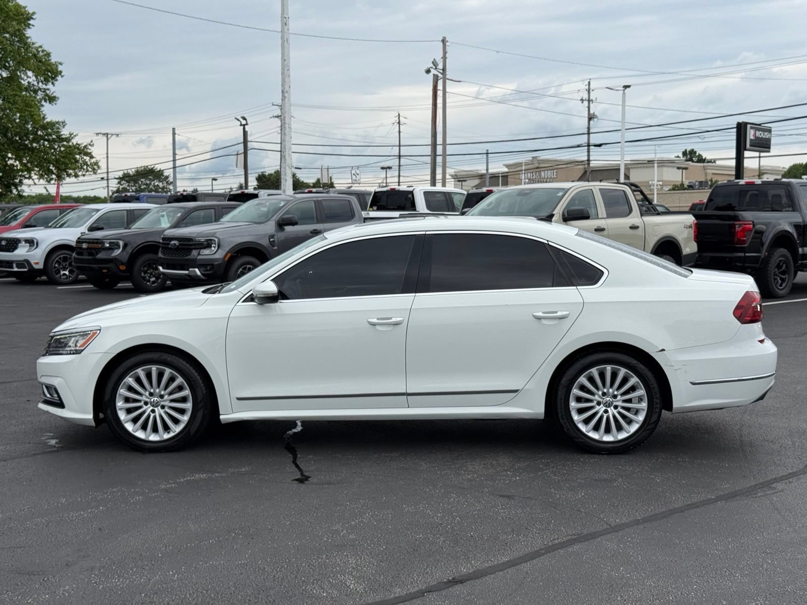 Used 2017 Volkswagen Passat 1.8T SE FWD image 7