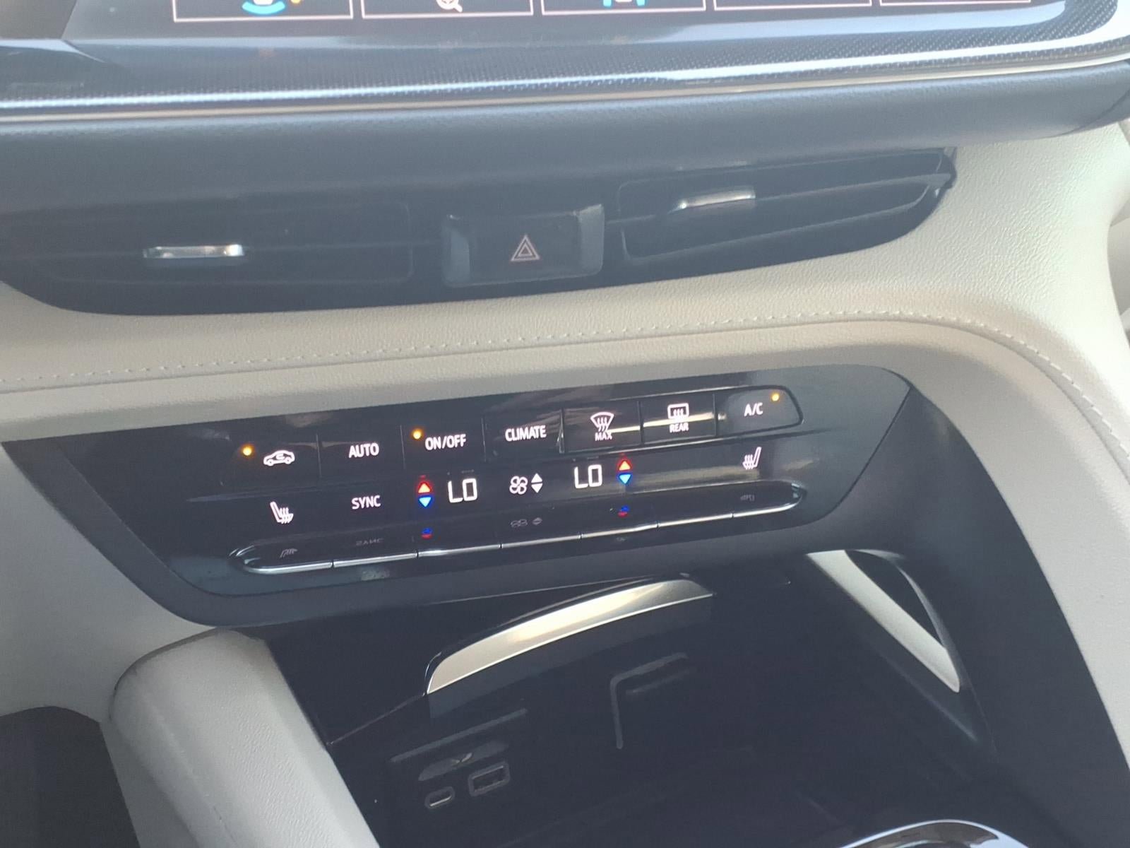 Used 2021 Buick Envision Essence w/ Technology Package I image 28
