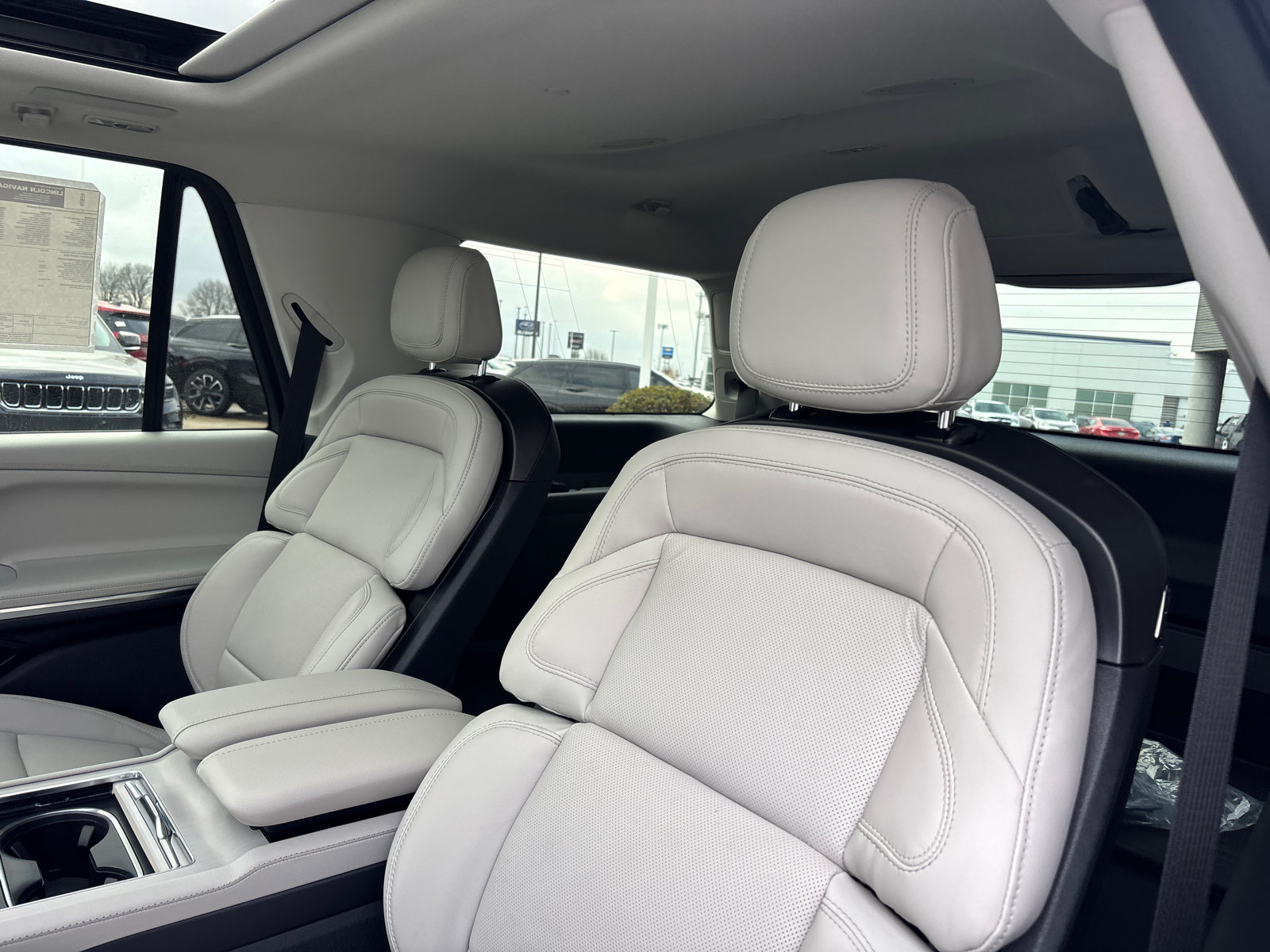 New 2026 Lincoln Navigator Reserve w/ Jet Appearance Package AWD/4WD image 26