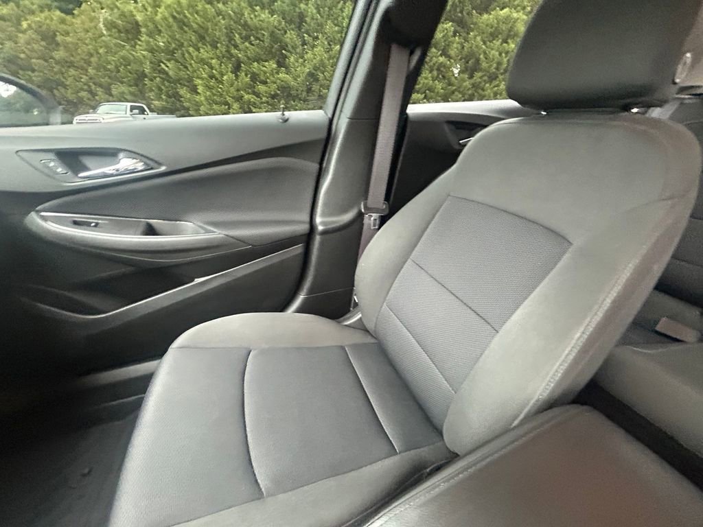 Used 2017 Chevrolet Cruze LT w/ Convenience Package FWD image 19