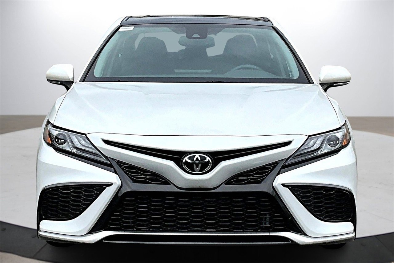 Used 2021 Toyota Camry XSE image 3