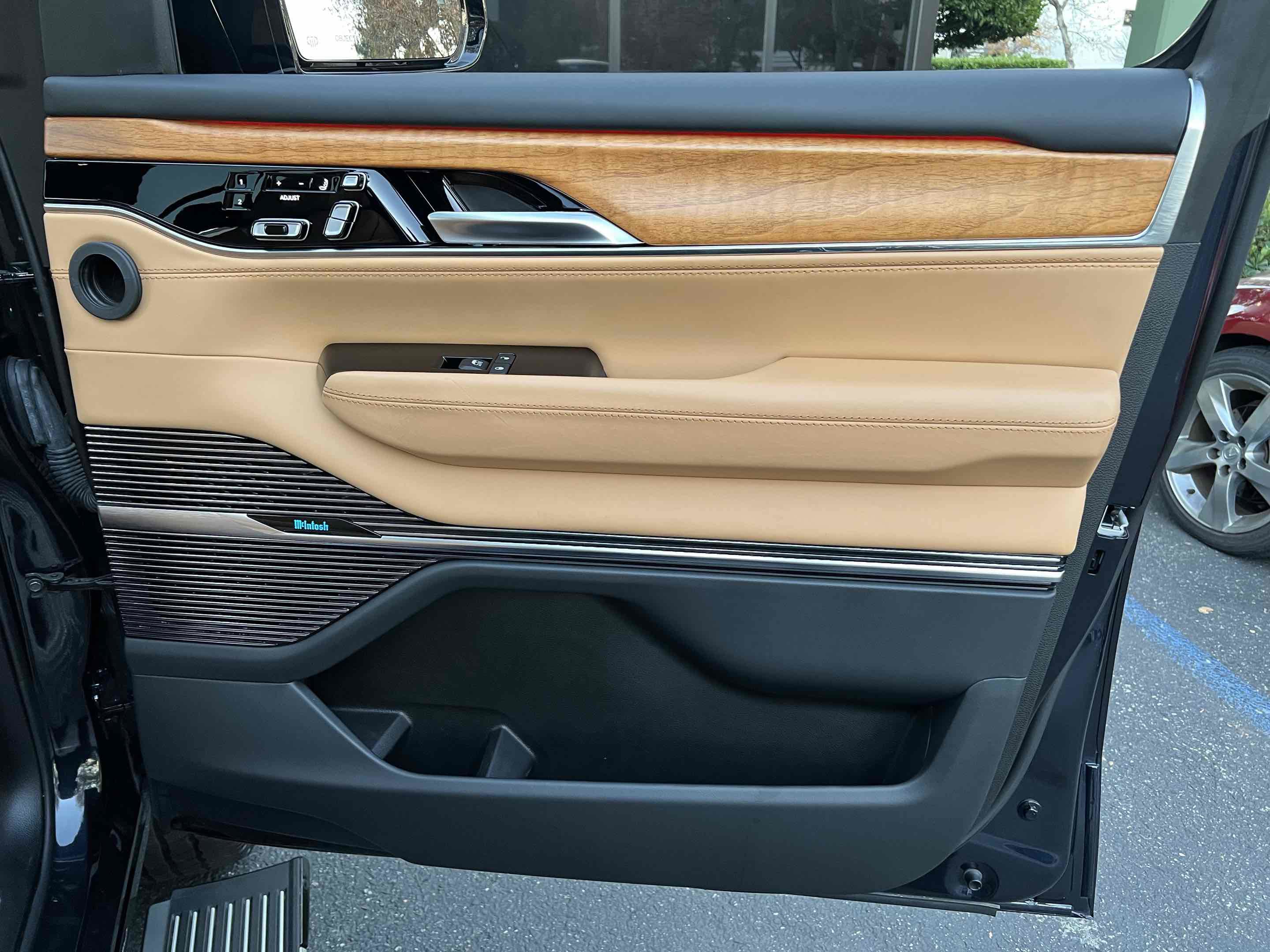 Used 2023 Jeep Grand Wagoneer L Series III image 91