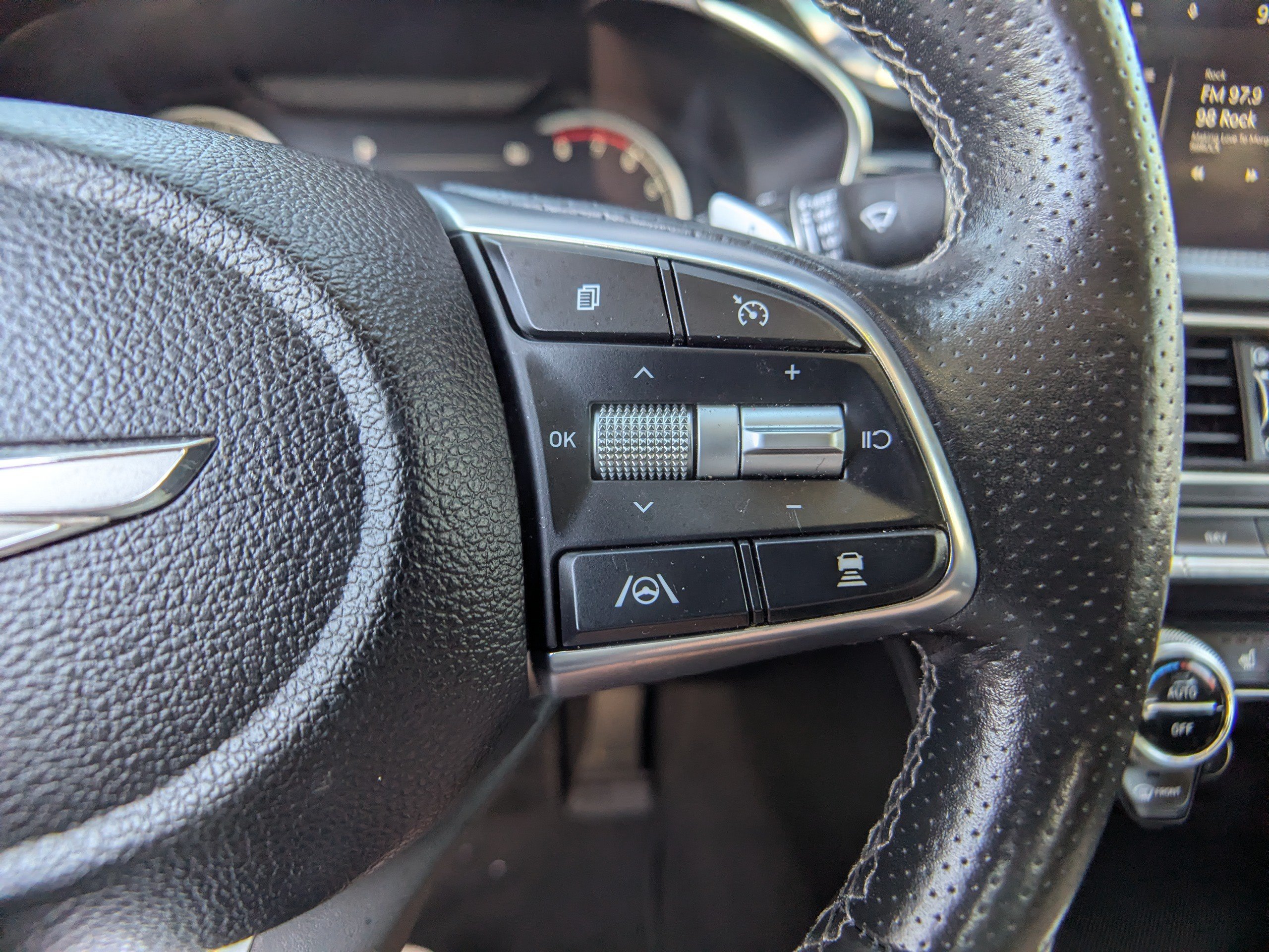 Used 2023 Genesis G70 2.0T AWD/4WD image 26