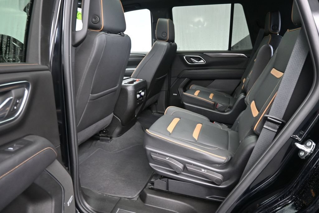 Used 2024 GMC Yukon AT4 w/ AT4 Premium Package AWD/4WD image 17