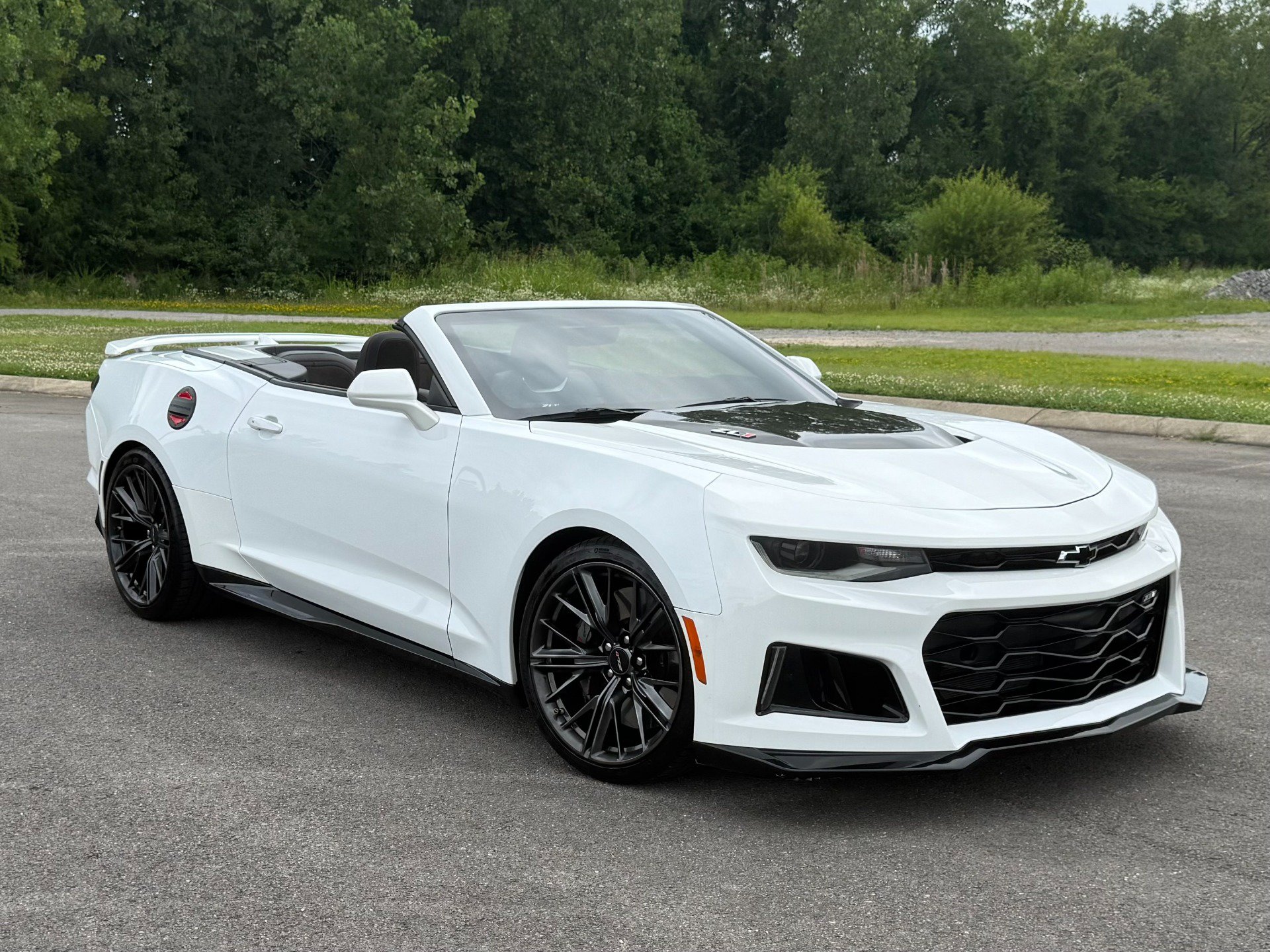 Used 2020 Chevrolet Camaro ZL1 RWD image 1