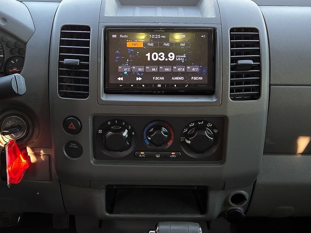 Used 2008 Nissan Frontier SE w/ SE Value Truck Pkg RWD image 11