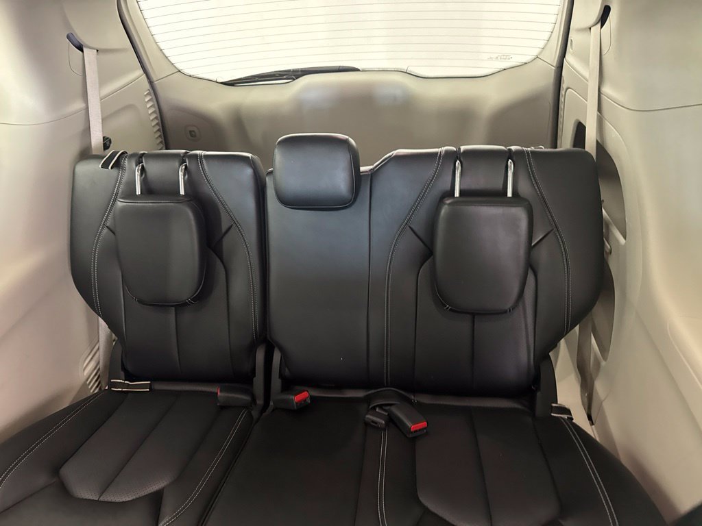 Used 2024 Chrysler Pacifica Touring-L FWD image 28