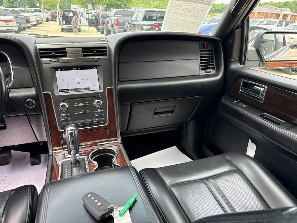 Used 2017 Lincoln Navigator Select AWD/4WD image 13