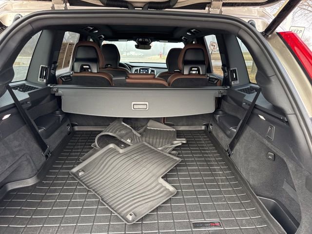 Used 2024 Volvo XC90 B6 Plus w/ Protection Package image 11