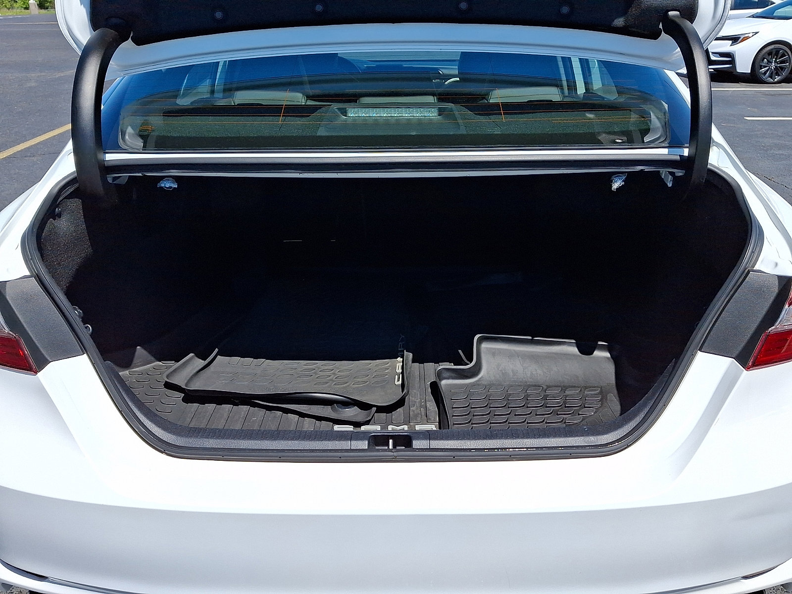 Used 2020 Toyota Camry SE FWD image 28