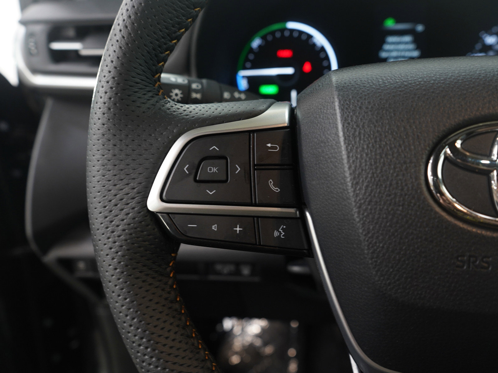 Used 2023 Toyota Sienna XLE Woodland Edition image 20