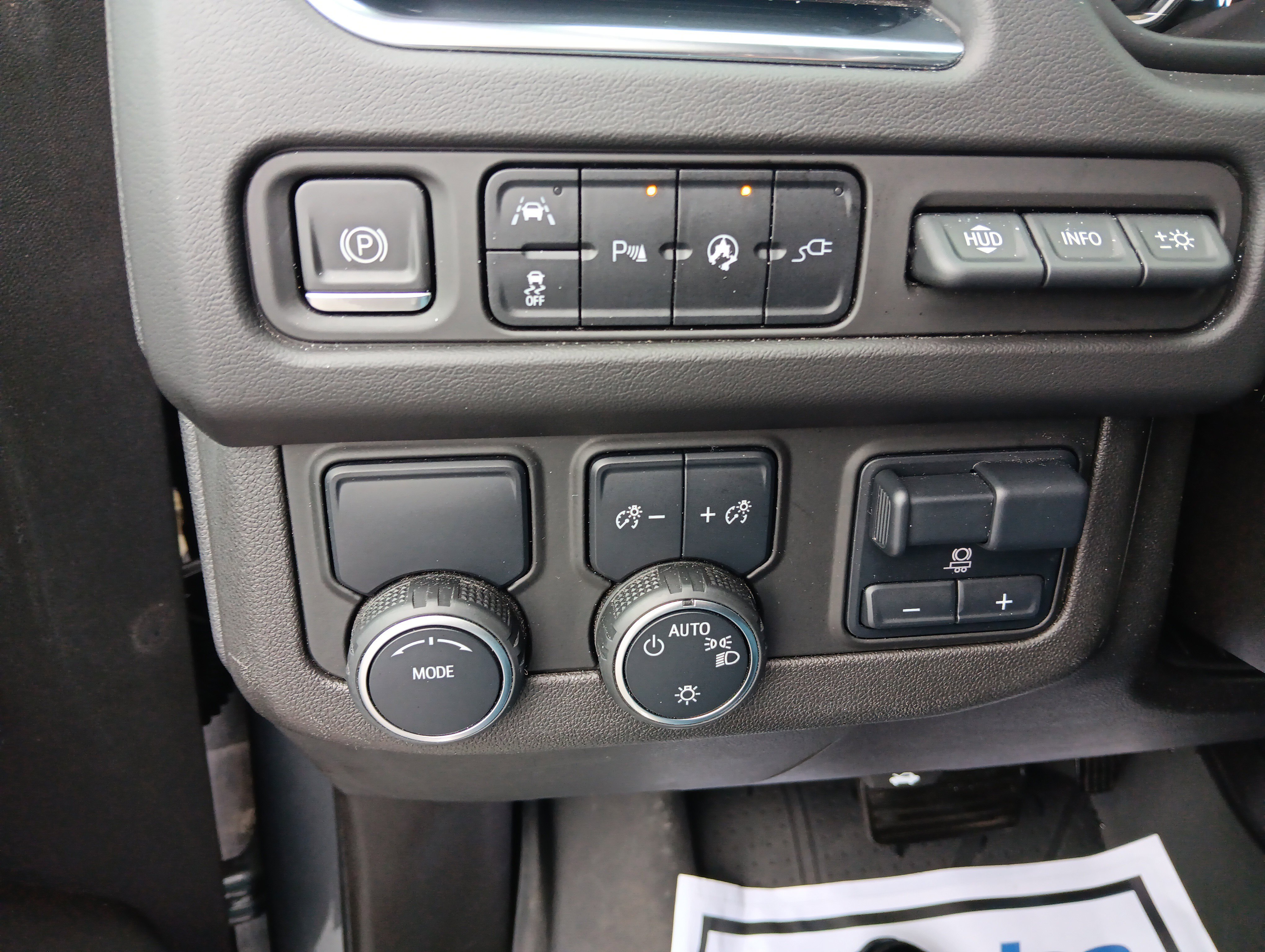 Used 2021 Chevrolet Tahoe Premier w/ Premium Package image 16