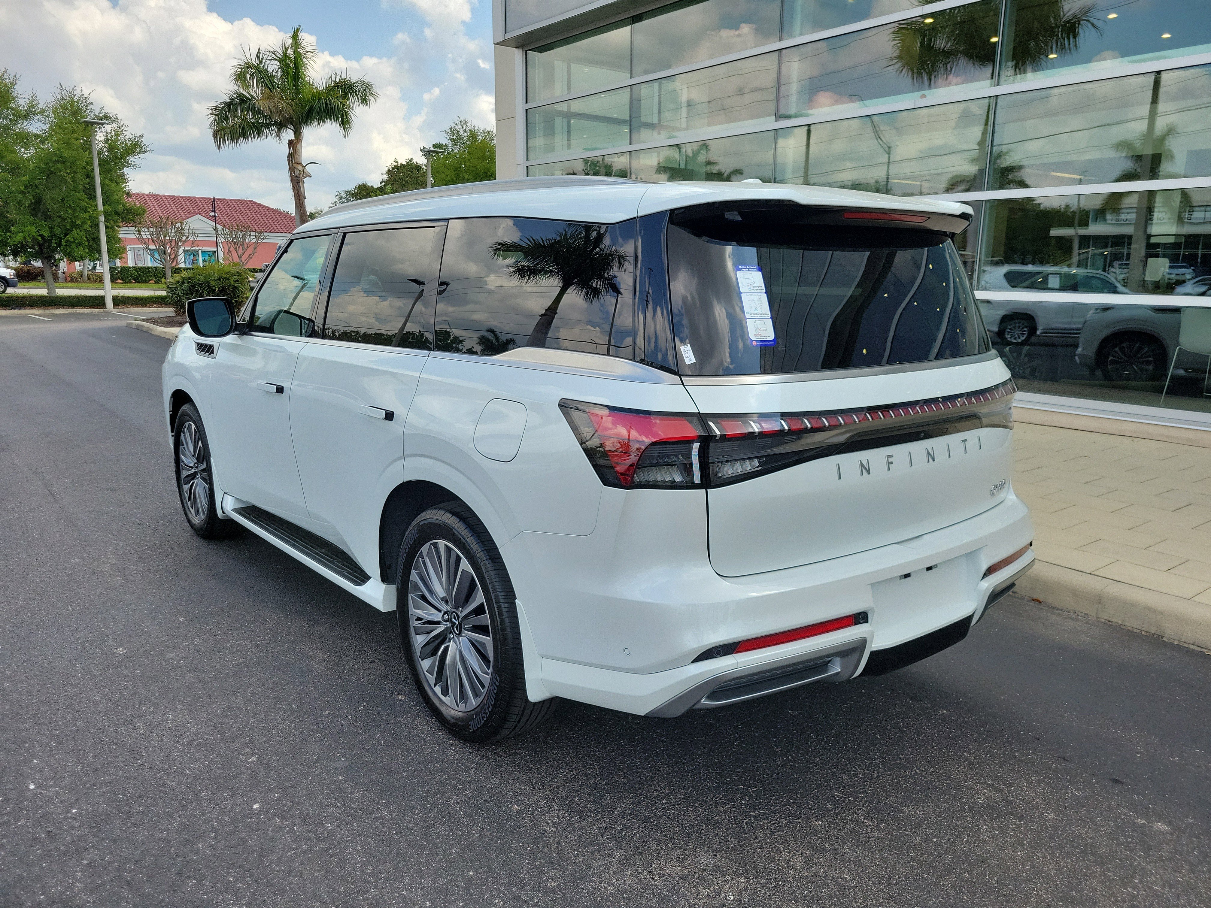 New 2026 INFINITI QX80 Luxe image 6