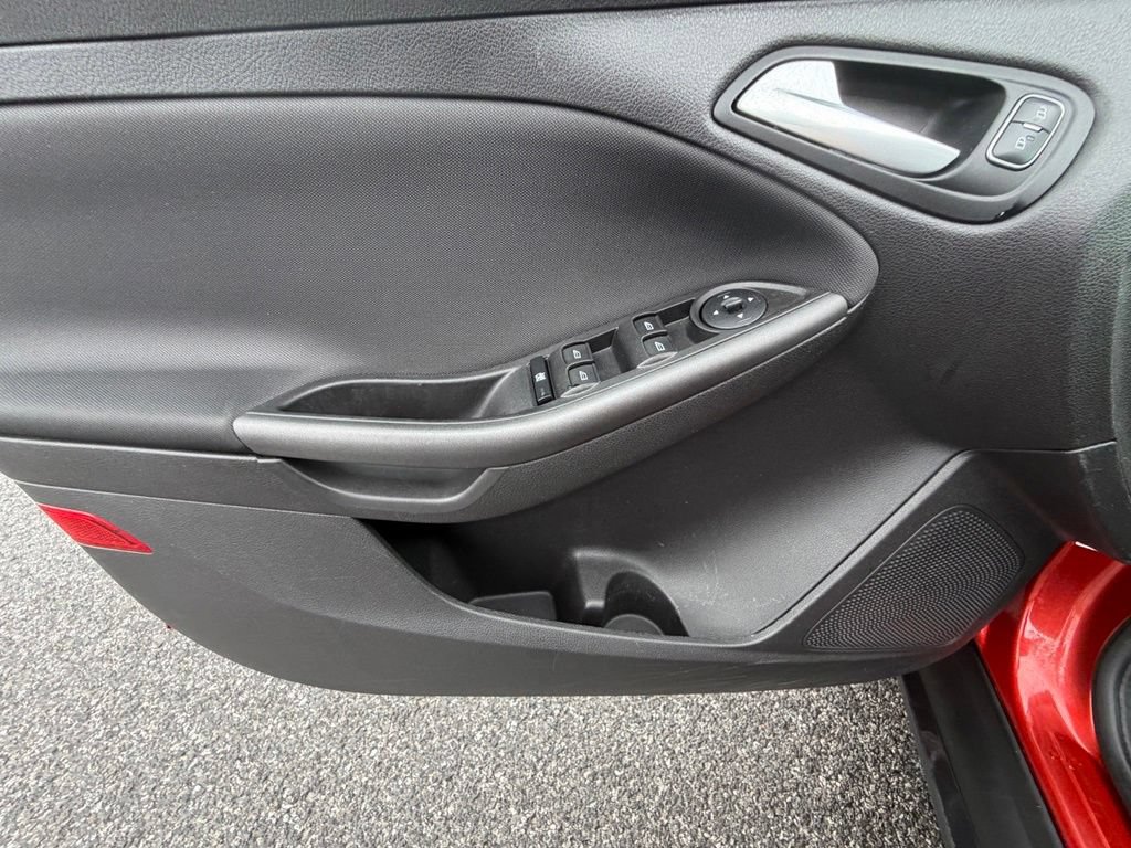 Used 2018 Ford Focus SEL w/ Cold Weather Package FWD image 14