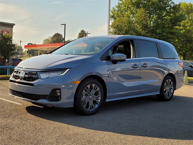 New 2026 Honda Odyssey Touring image 4