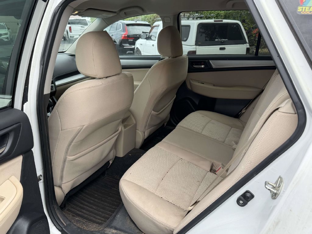 Used 2017 Subaru Outback 2.5i Premium AWD/4WD image 6