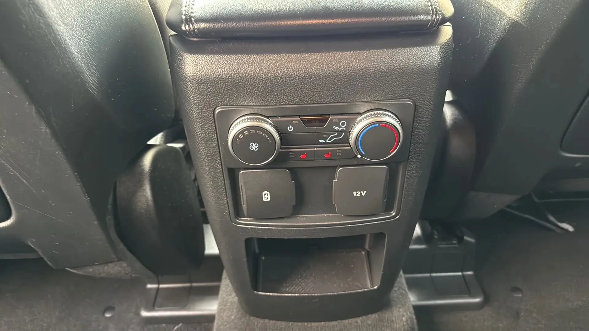 Used 2020 Ford Explorer XLT w/ Comfort Package image 31