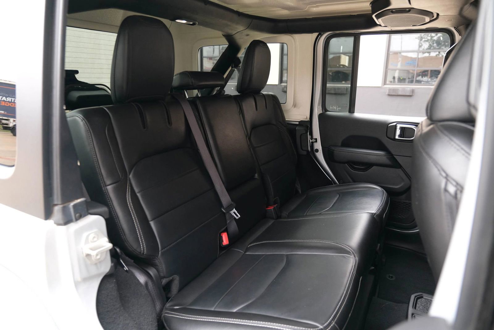 Used 2023 Jeep Wrangler Unlimited Sahara AWD/4WD image 29