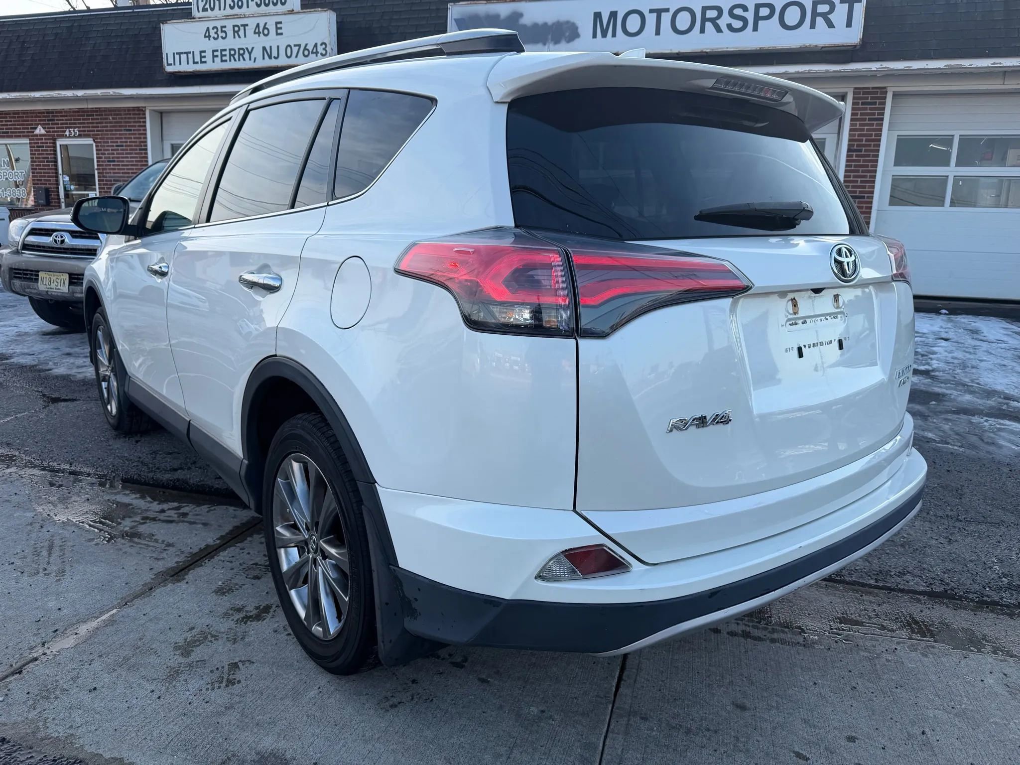 Used 2018 Toyota RAV4 Limited AWD/4WD image 7