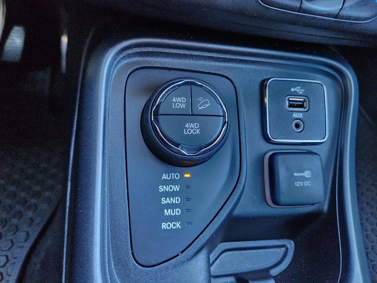 Used 2018 Jeep Compass Trailhawk w/ Leather Interior Group AWD/4WD image 25
