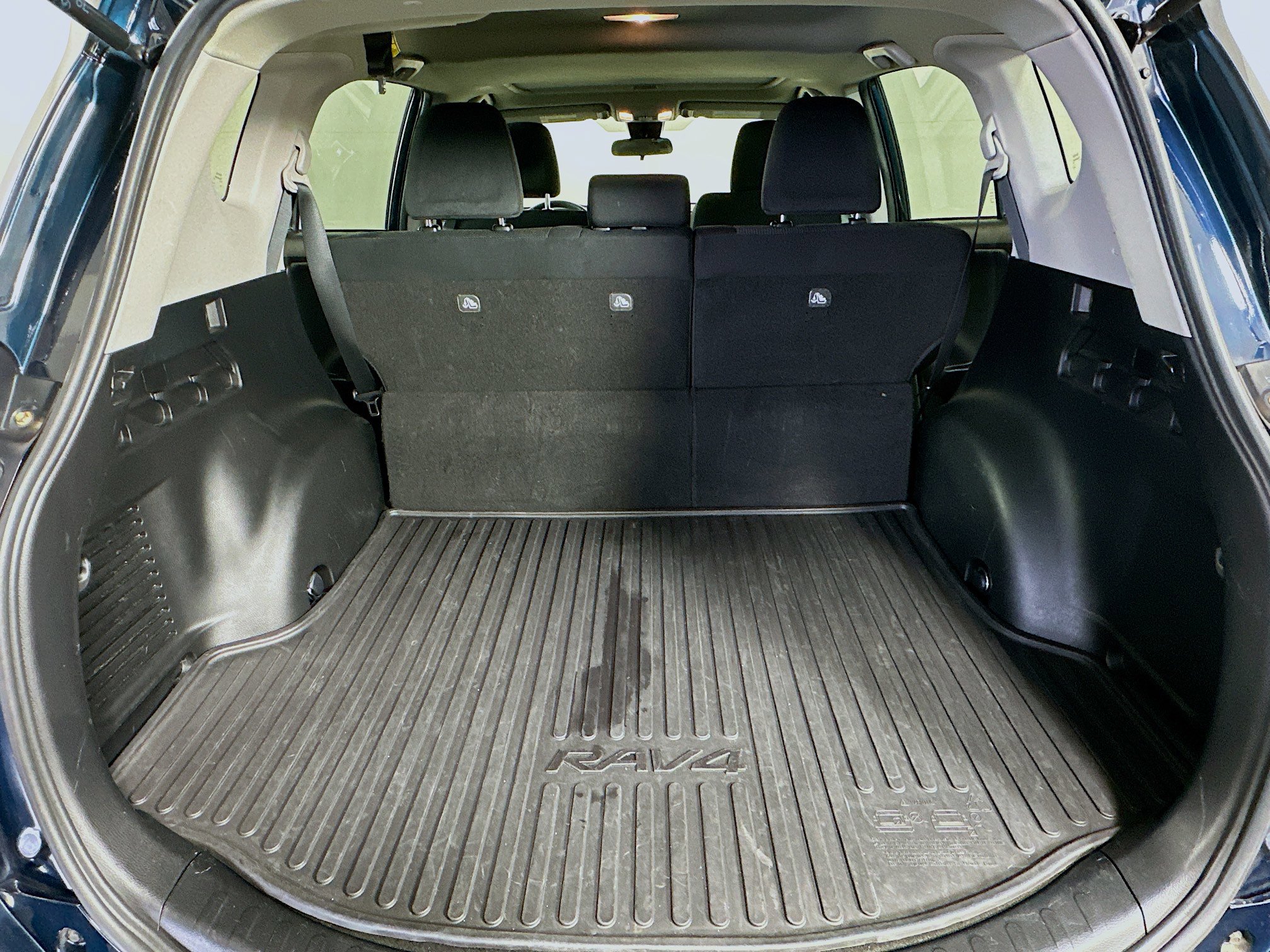 Used 2018 Toyota RAV4 XLE w/ Plus Extra Value Package image 28